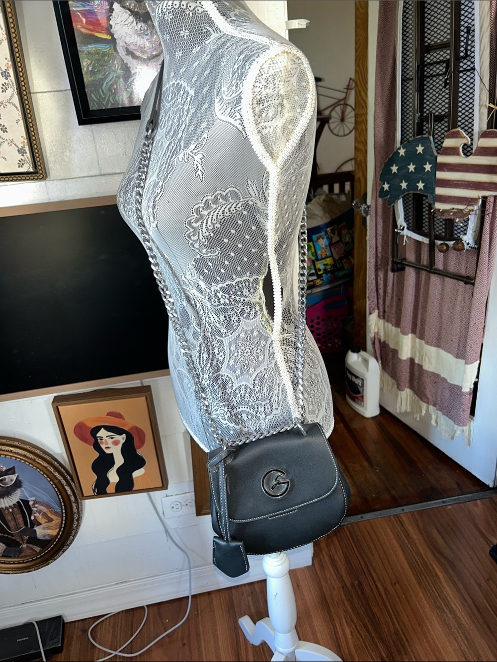 Compact Black Crossbody Bag with Chain Strap